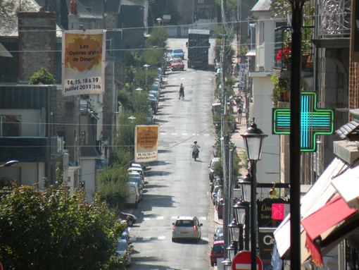  une rue de Dinard en compression
